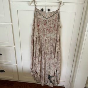 Magnolia Pearl Sun dress. Excellent condition. Only worn about three times.
